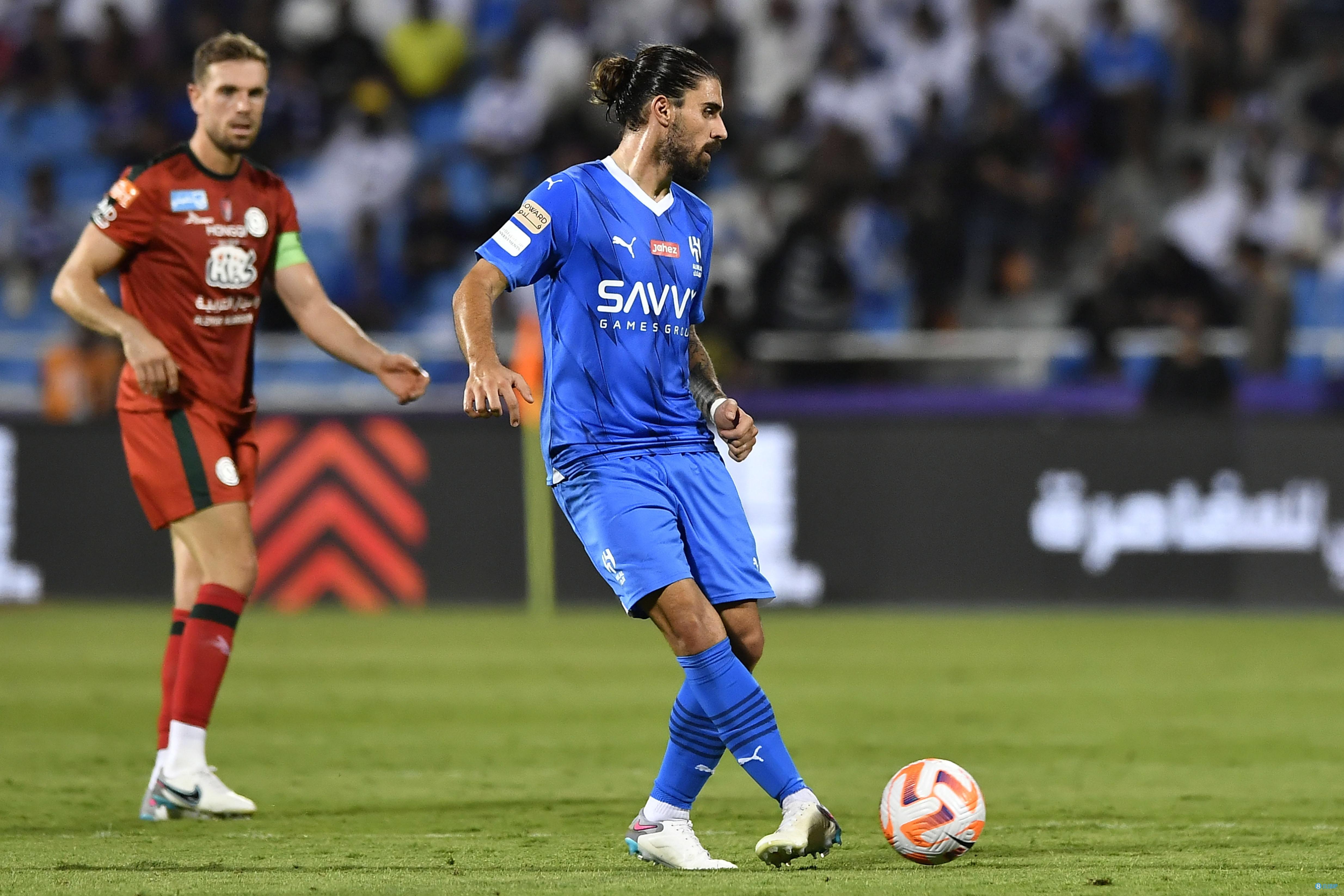 开云体育下载-转会期纽卡斯尔备战欧联；状态回暖细节曝光；质疑声仍在；年轻球员得到机会(维卡币终于要交易了)